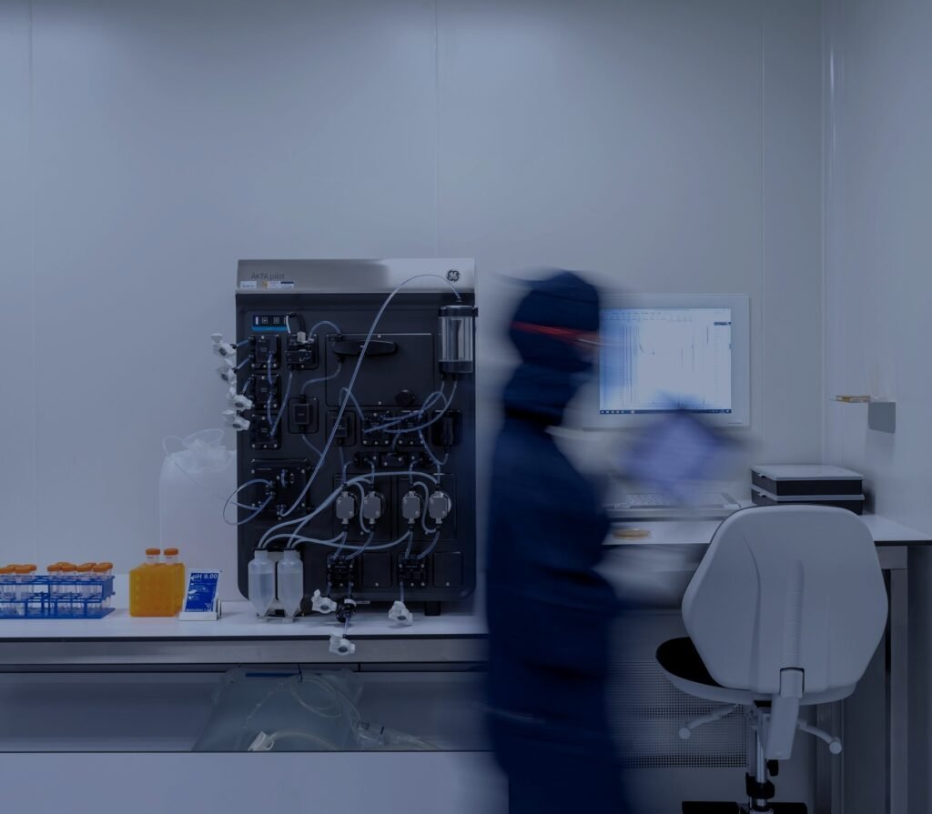 Analyst working at an HPLC system – PerformanceLabs UK